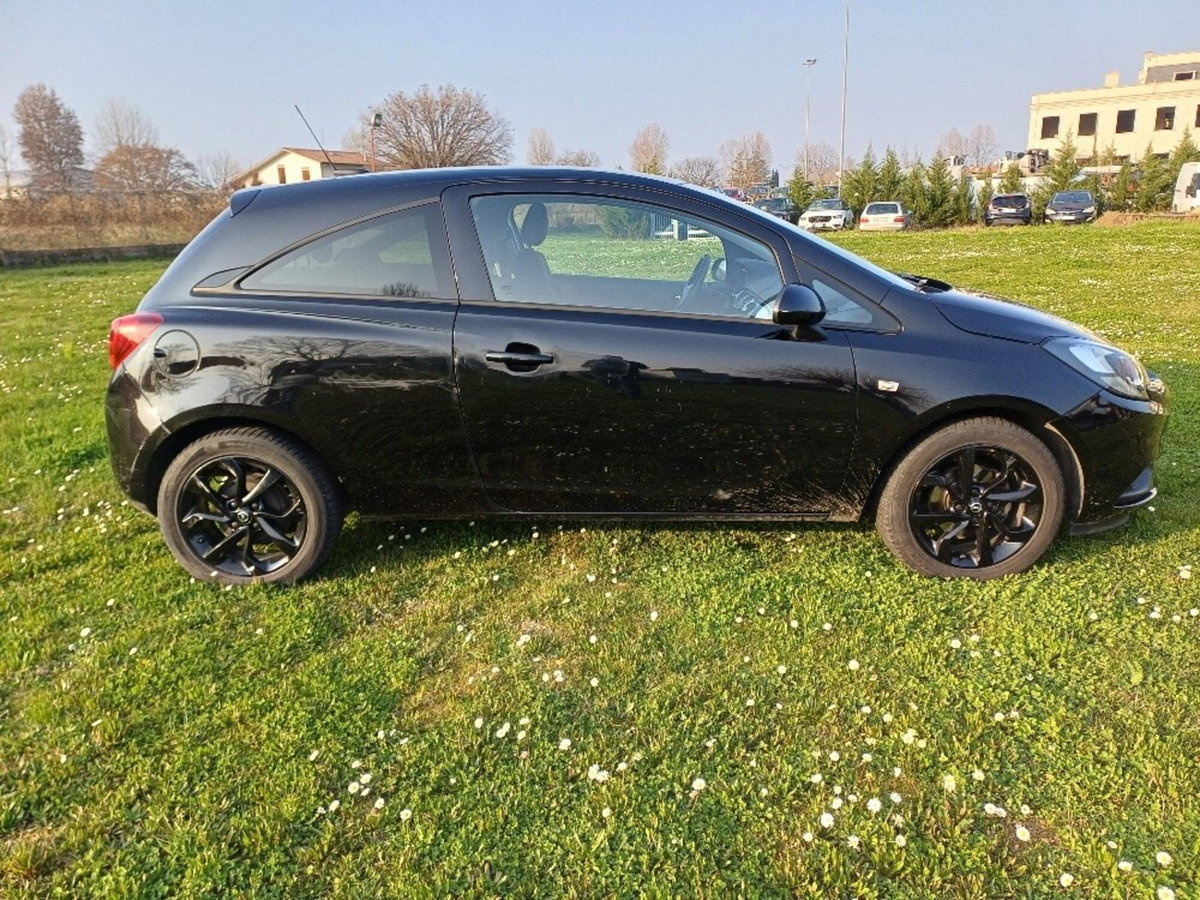 Opel Corsa Coupé 1.4 90CV GPL Tech b-Color (3)