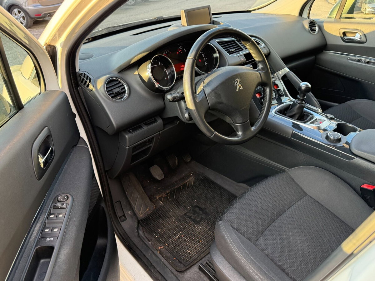 Peugeot 3008 1.6 HDi 115CV Active (9)
