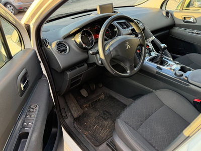 Peugeot 3008 1.6 HDi 115CV Active (9)