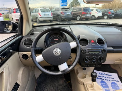 Volkswagen New Beetle Cabrio TDI 105CV (10)
