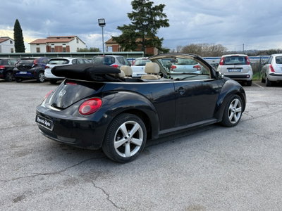 Volkswagen New Beetle Cabrio TDI 105CV (8)