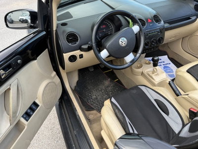Volkswagen New Beetle Cabrio TDI 105CV (9)