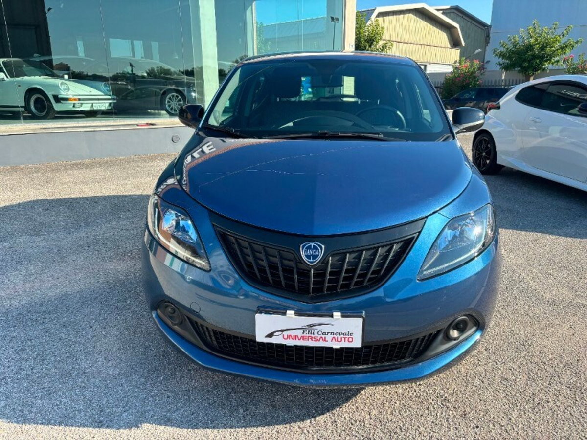 Lancia Ypsilon 1.0 FireFly 5 porte S&S Hybrid Silver Plus (2)