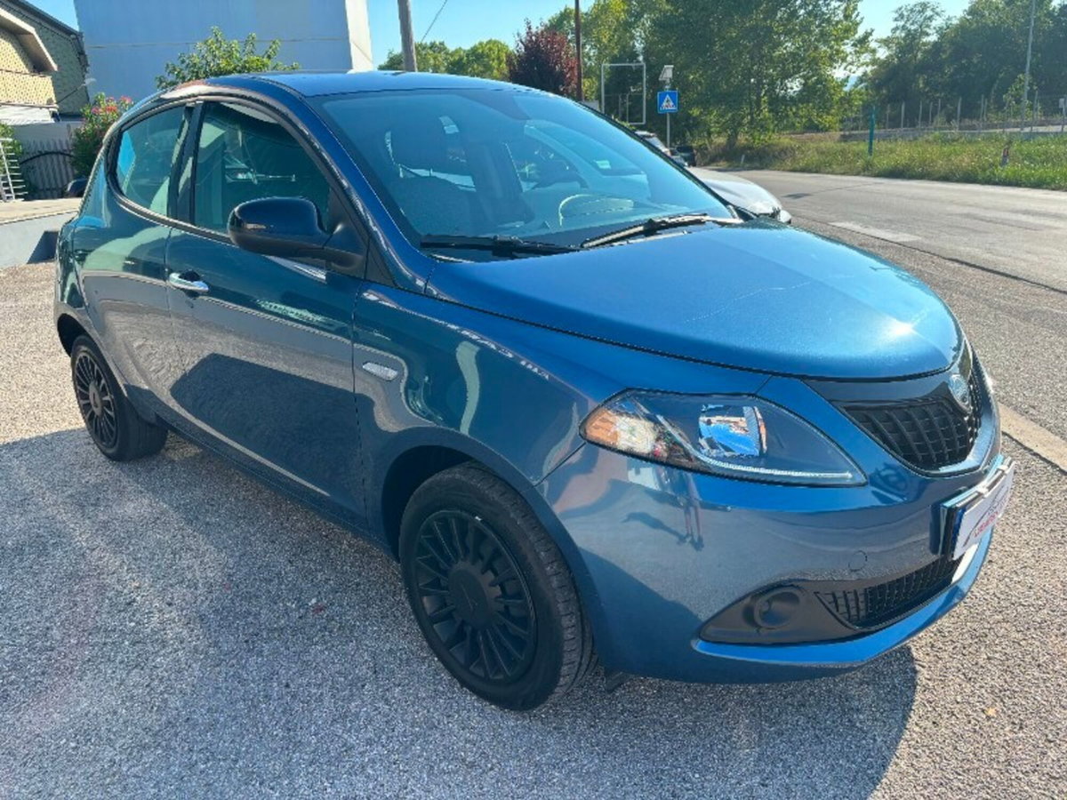 Lancia Ypsilon 1.0 FireFly 5 porte S&S Hybrid Silver Plus (3)
