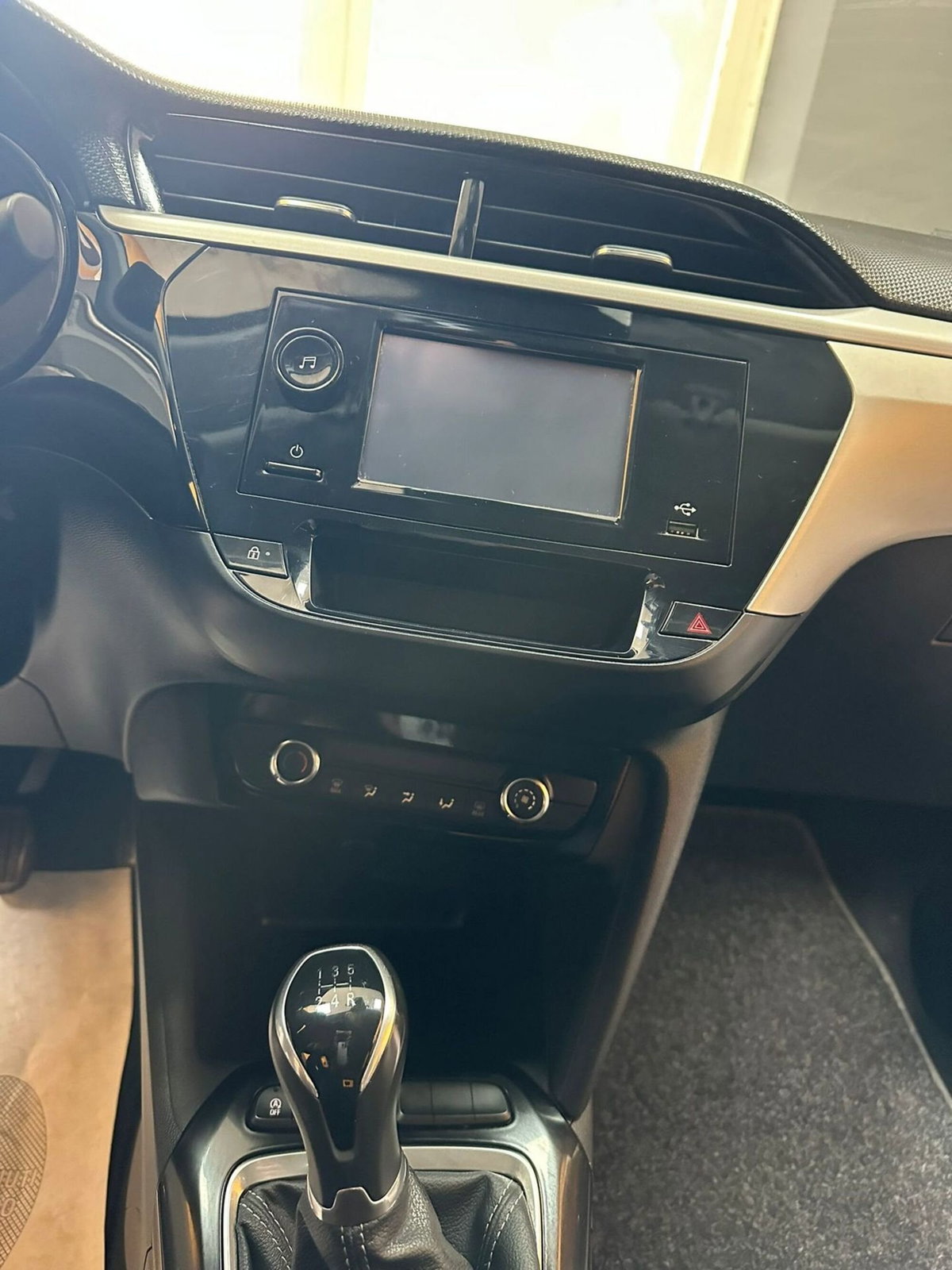 Opel Corsa 1.2 100 CV Edition (17)