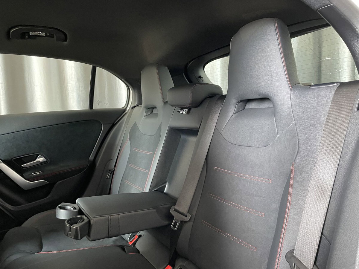 Mercedes-Benz Classe A 250 Automatic 4Matic Premium (11)