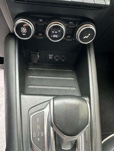 Renault Captur Plug-in Hybrid E-Tech 160 CV Intens (18)