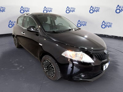 Lancia Ypsilon 1.0 FireFly 5 porte S&S Hybrid Silver Plus usata