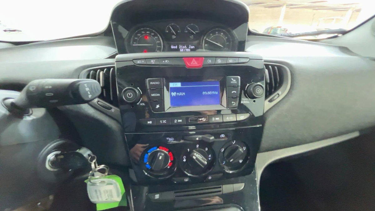Lancia Ypsilon 1.0 FireFly 5 porte S&S Hybrid Silver Plus (5)