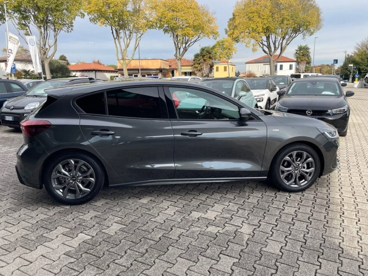 Ford Focus 1.5 EcoBlue 115 CV automatico 5p. ST-Line Style (4)