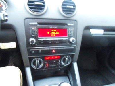 Audi A3 Sportback 1.6 TDI 105 CV CR S tronic Attraction (11)
