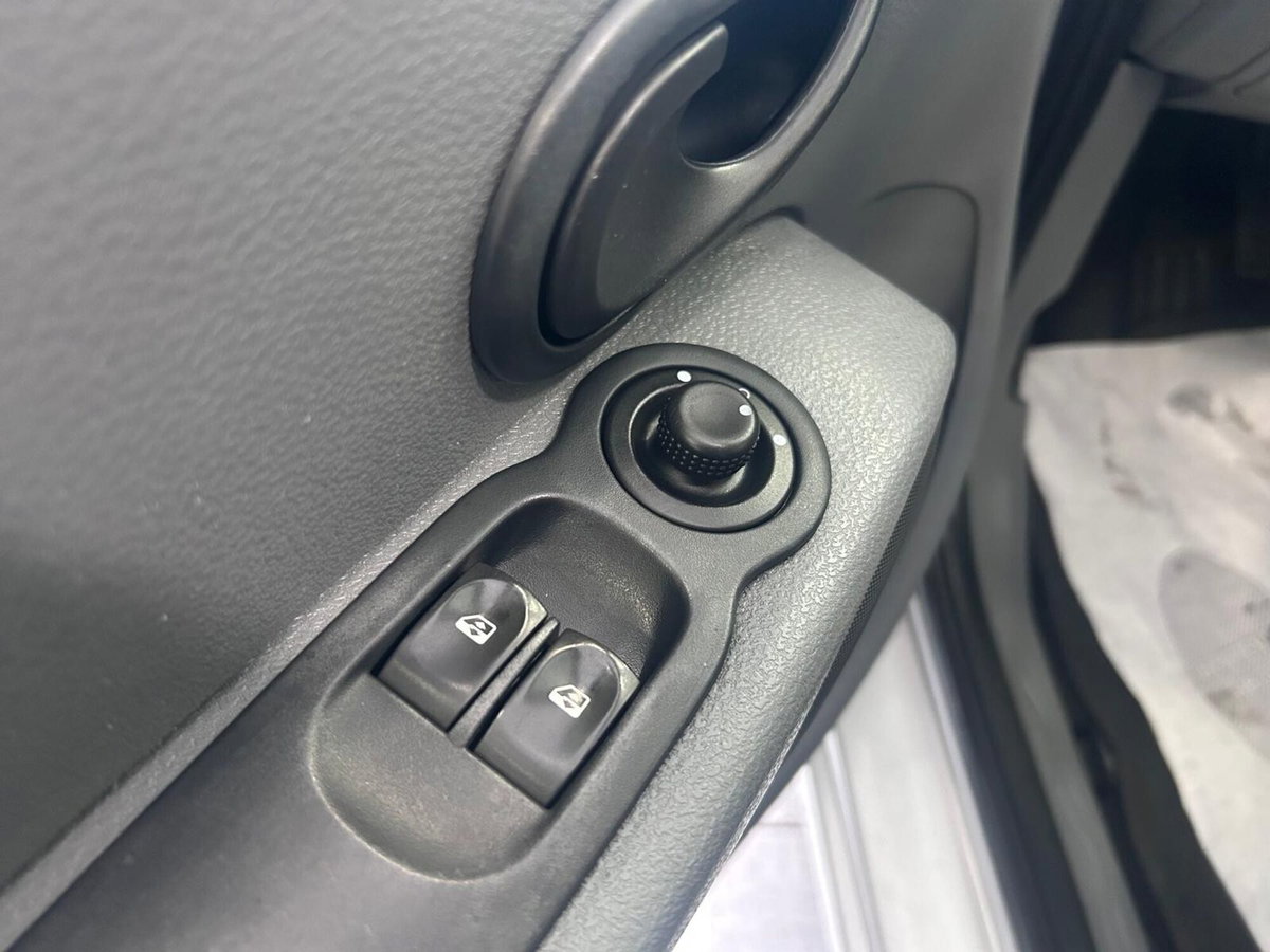 Renault Modus 1.5 dCi 85CV Initiale (10)