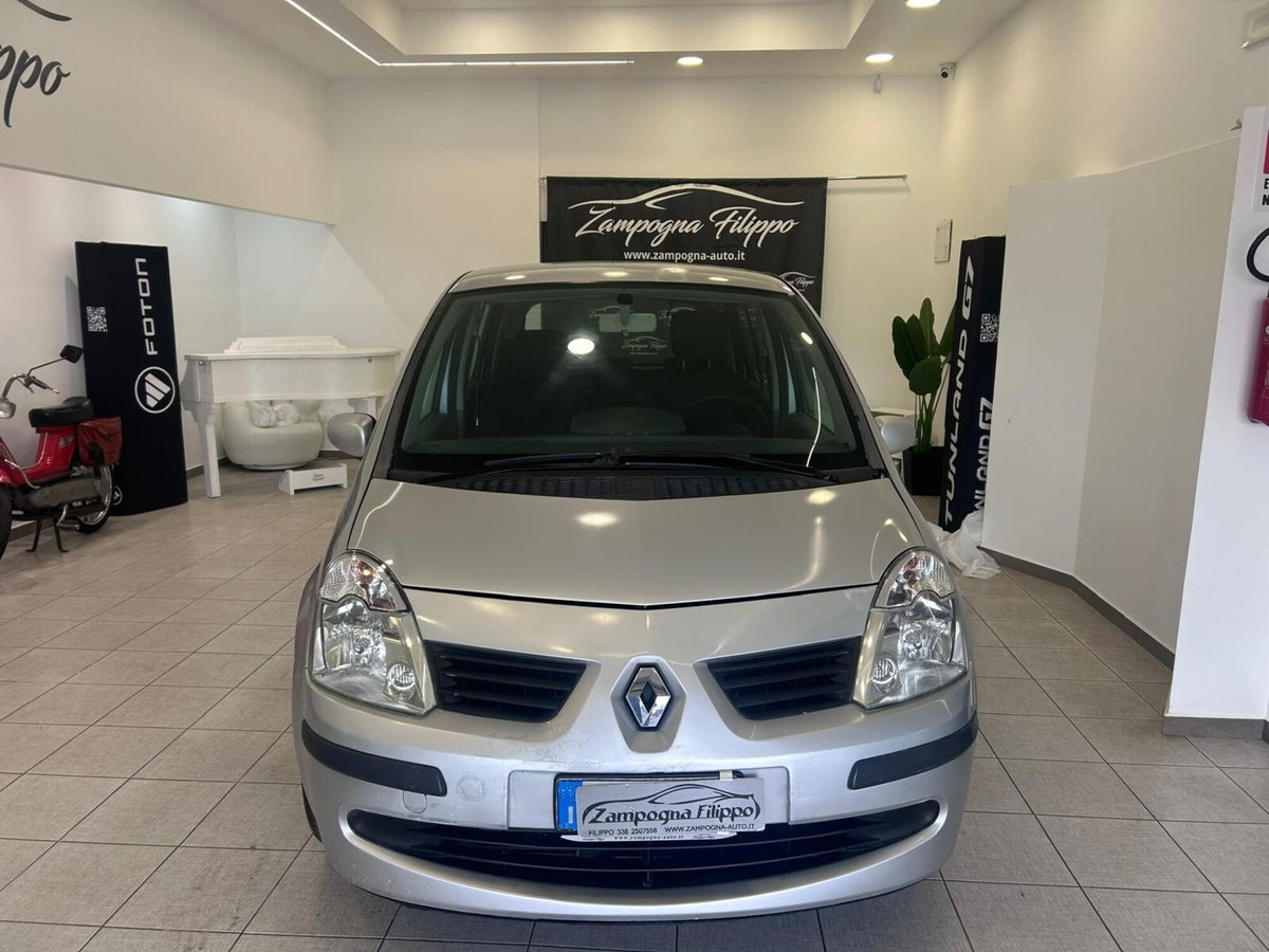 Renault Modus 1.5 dCi 85CV Initiale (2)