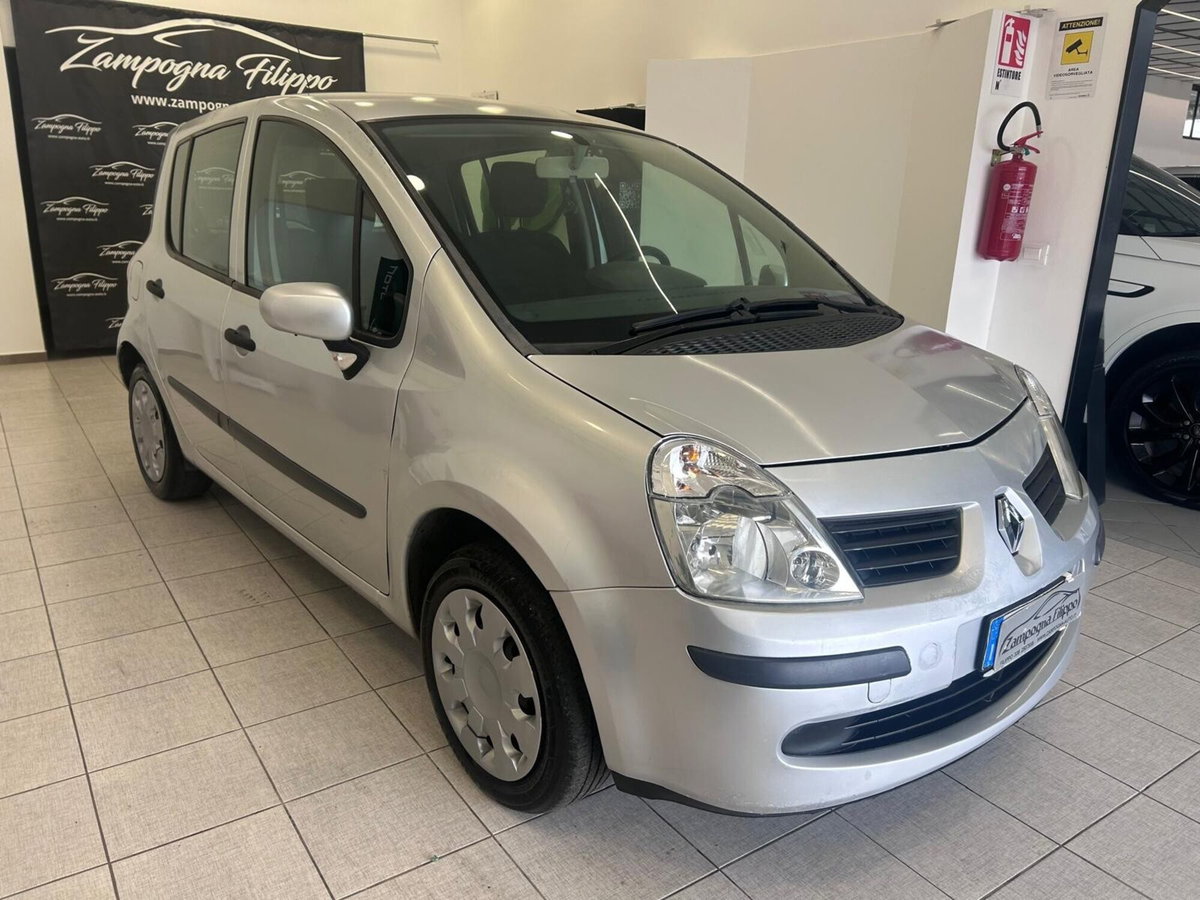 Renault Modus 1.5 dCi 85CV Initiale (5)