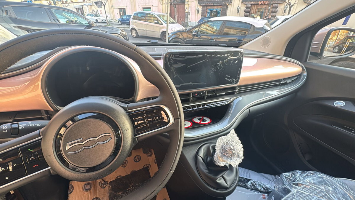 Fiat 500 1.0 Hybrid Red (3)