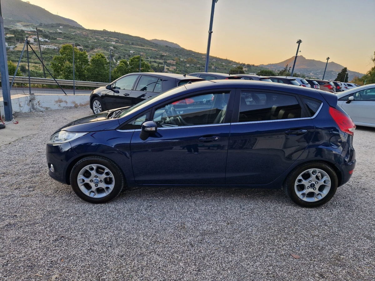 Ford Fiesta Ikon 1.6 TDCi 95CV 5 porte (12)