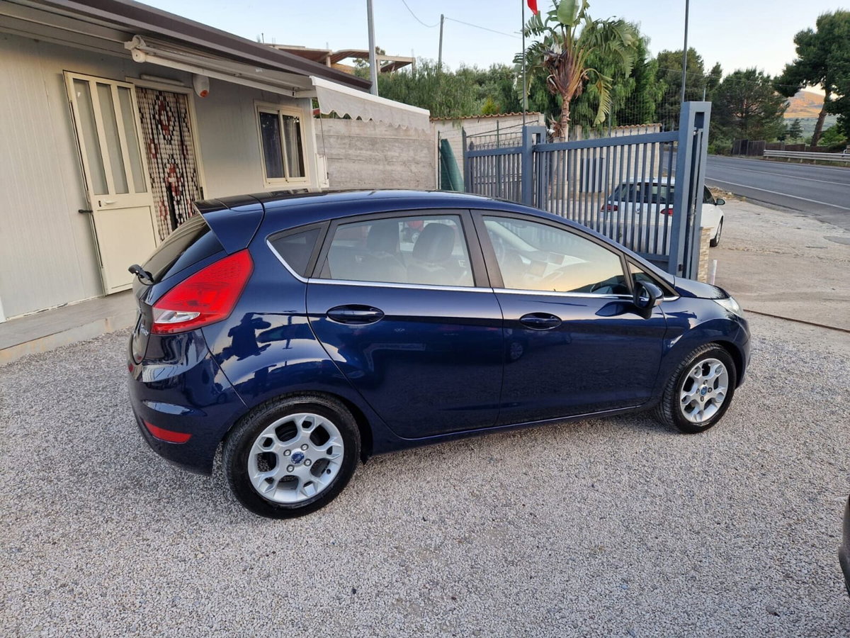 Ford Fiesta Ikon 1.6 TDCi 95CV 5 porte (13)