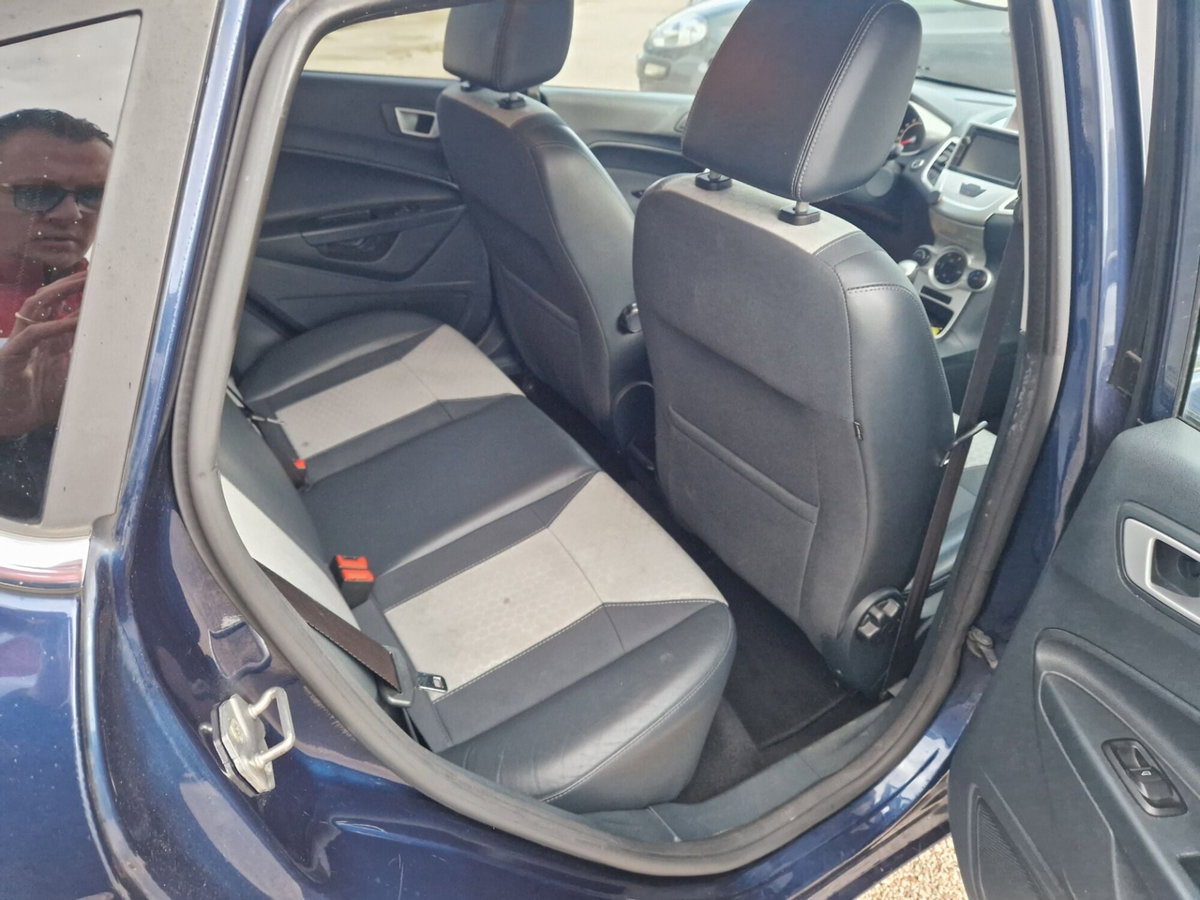 Ford Fiesta Ikon 1.6 TDCi 95CV 5 porte (18)