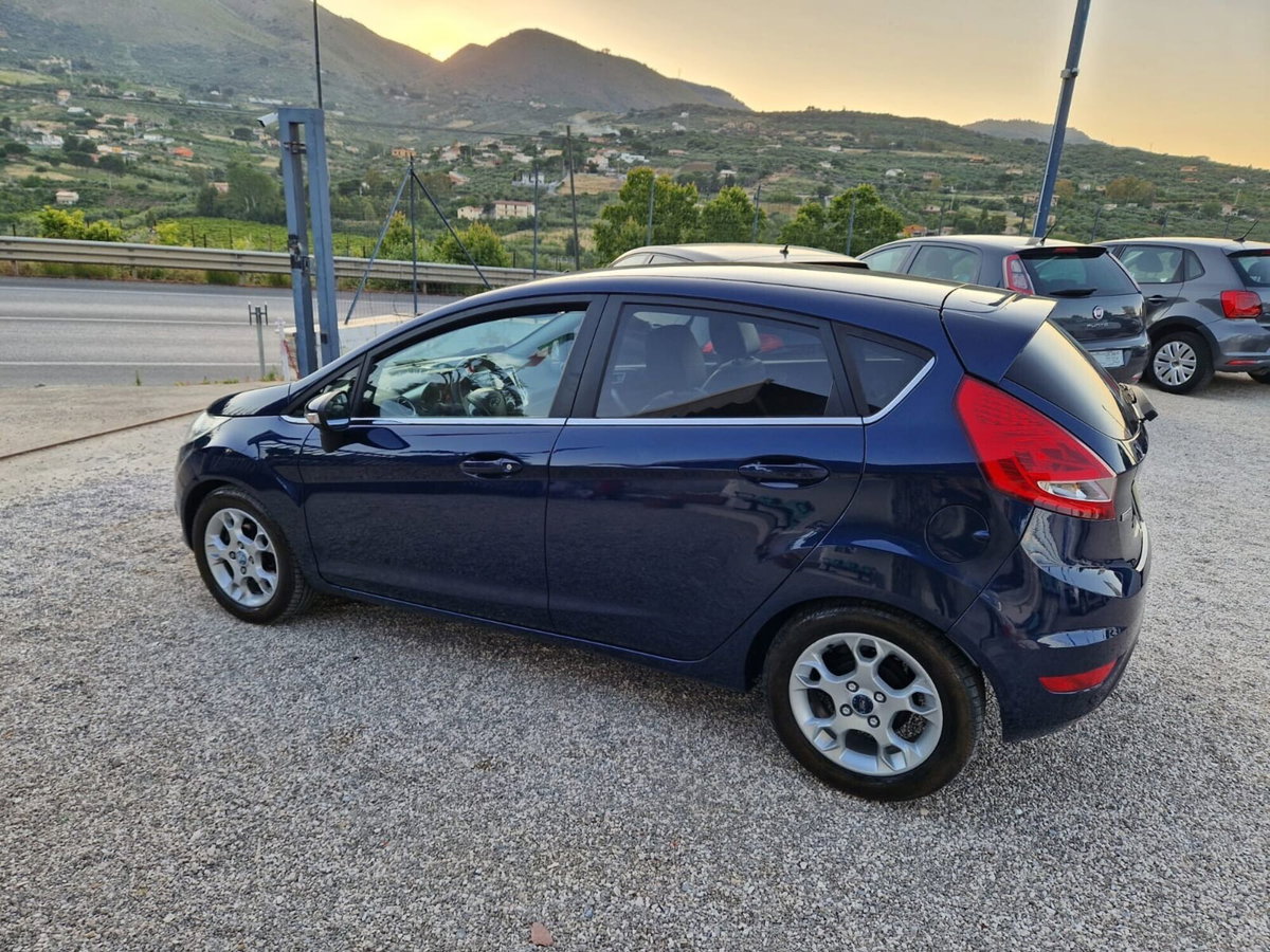 Ford Fiesta Ikon 1.6 TDCi 95CV 5 porte (2)