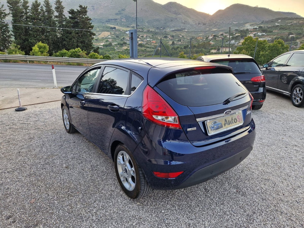 Ford Fiesta Ikon 1.6 TDCi 95CV 5 porte (6)
