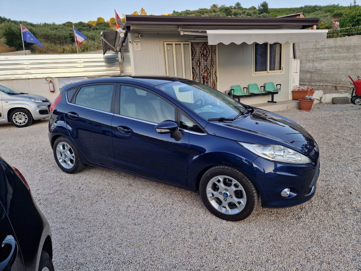Ford Fiesta Ikon 1.6 TDCi 95CV 5 porte (7)