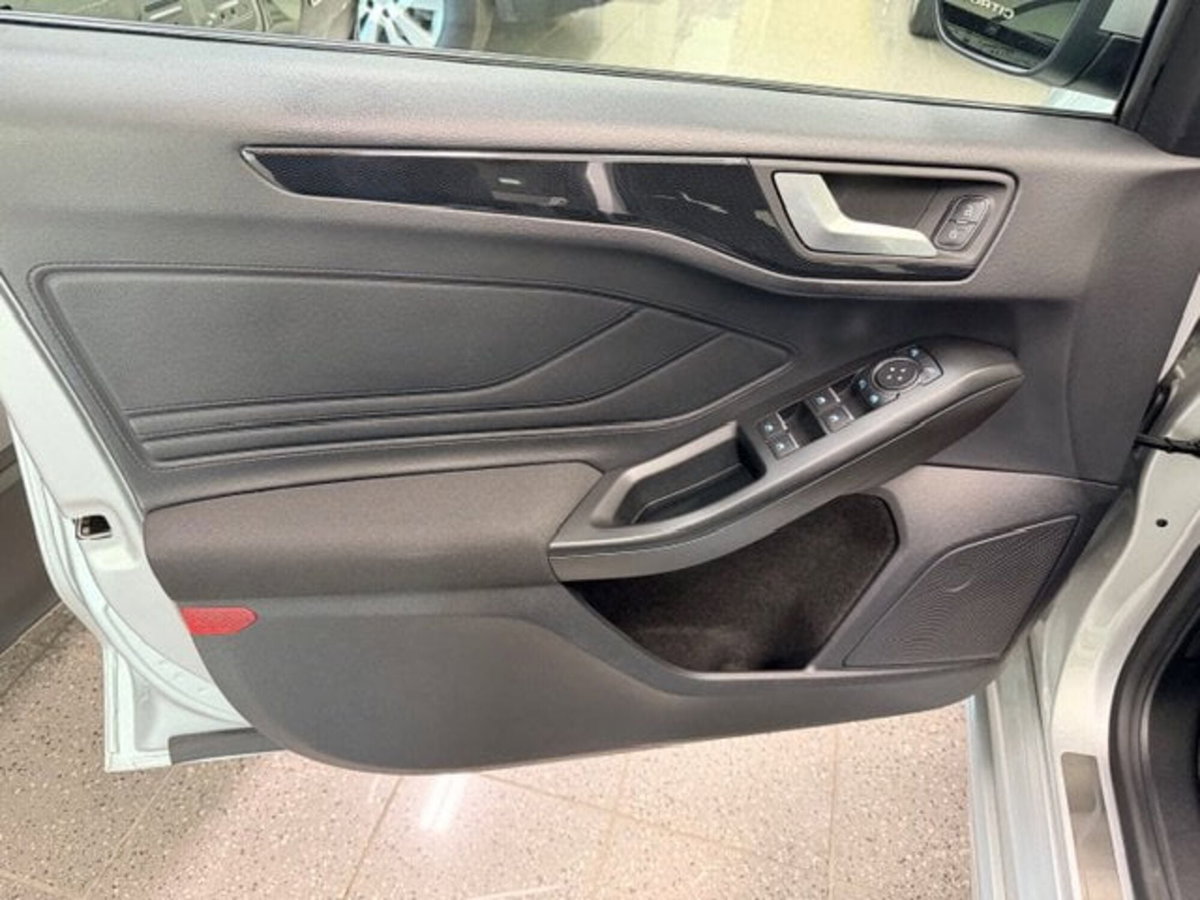 Ford Focus Station Wagon 1.0 EcoBoost 125 CV Start&Stop SW ST Line (12)