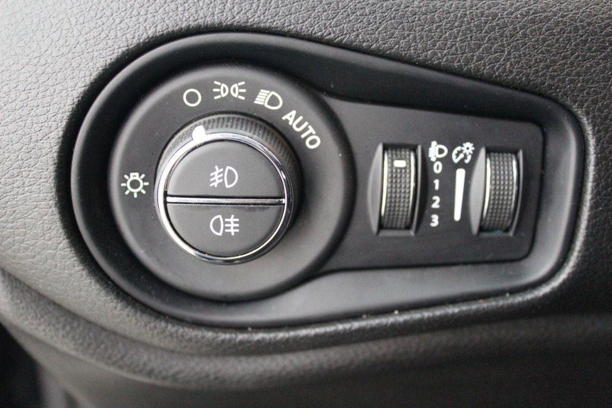 Jeep Renegade 1.6 Mjt 120 CV Limited (18)