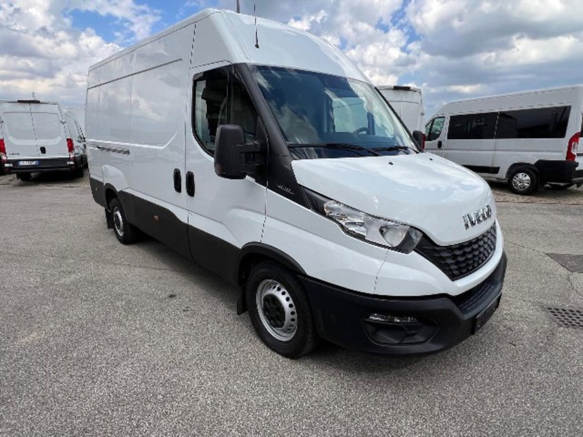 Iveco Daily Telaio 35S16 2.3 HPT PLM Cabinato (4)