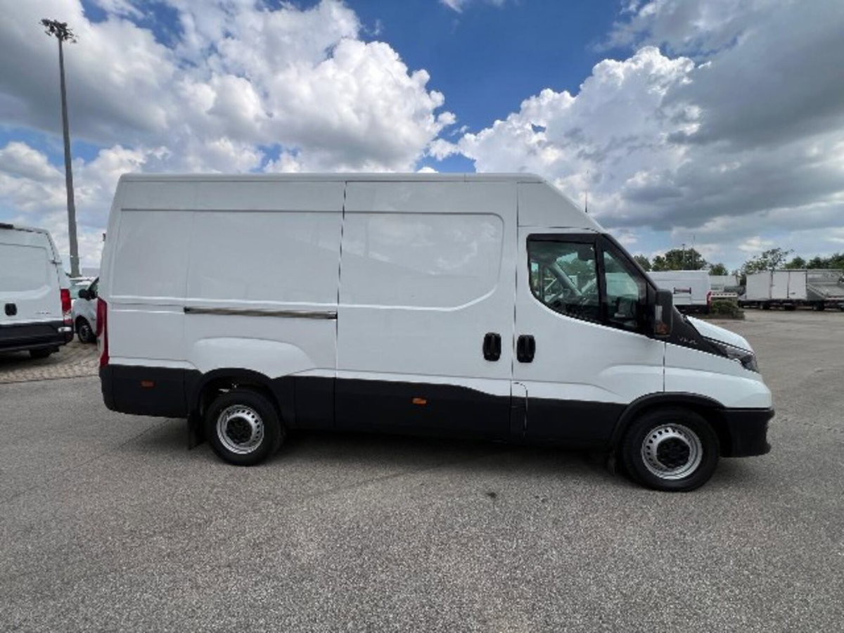 Iveco Daily Telaio 35S16 2.3 HPT PLM Cabinato (5)