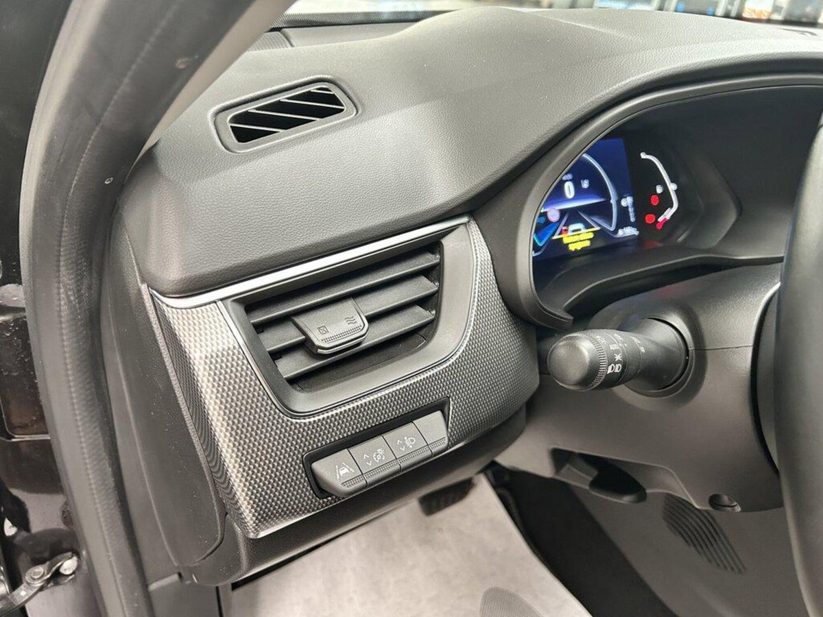 Renault Arkana E-Tech 145 CV Intens (10)