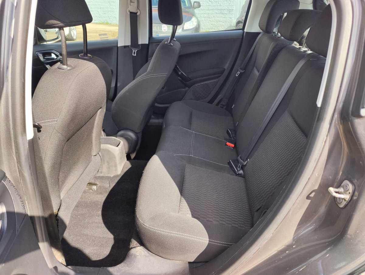 Peugeot 208 82 5p. GPL Allure (8)