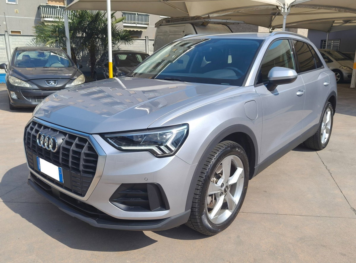 Audi Q3 45 TFSI e S tronic Business