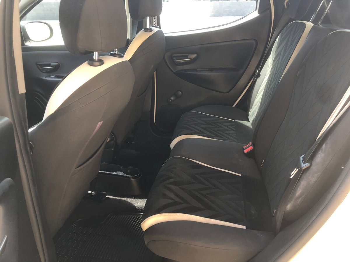 Lancia Ypsilon 0.9 TwinAir 85 CV 5 porte Metano Ecochic Platinum (10)