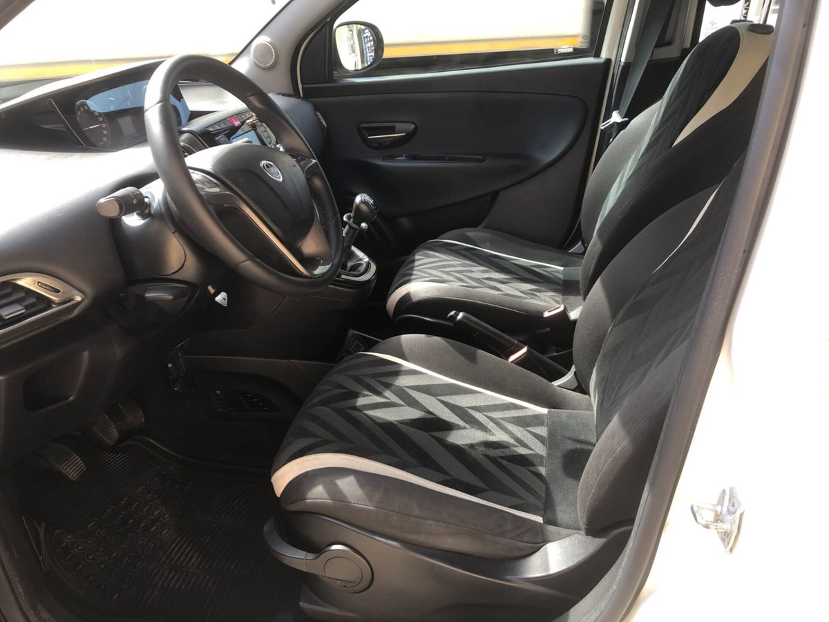 Lancia Ypsilon 0.9 TwinAir 85 CV 5 porte Metano Ecochic Platinum (11)
