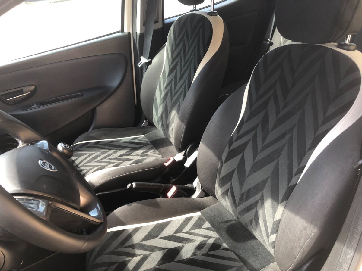 Lancia Ypsilon 0.9 TwinAir 85 CV 5 porte Metano Ecochic Platinum (16)