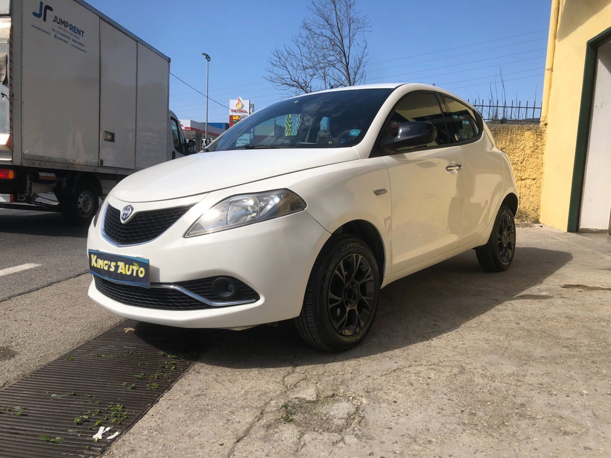 Lancia Ypsilon 0.9 TwinAir 85 CV 5 porte Metano Ecochic Platinum (2)