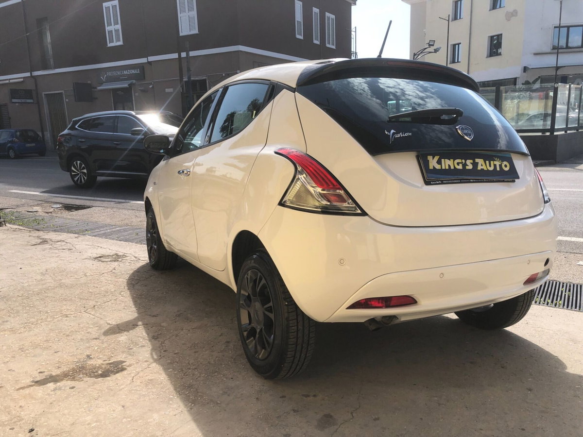 Lancia Ypsilon 0.9 TwinAir 85 CV 5 porte Metano Ecochic Platinum (7)