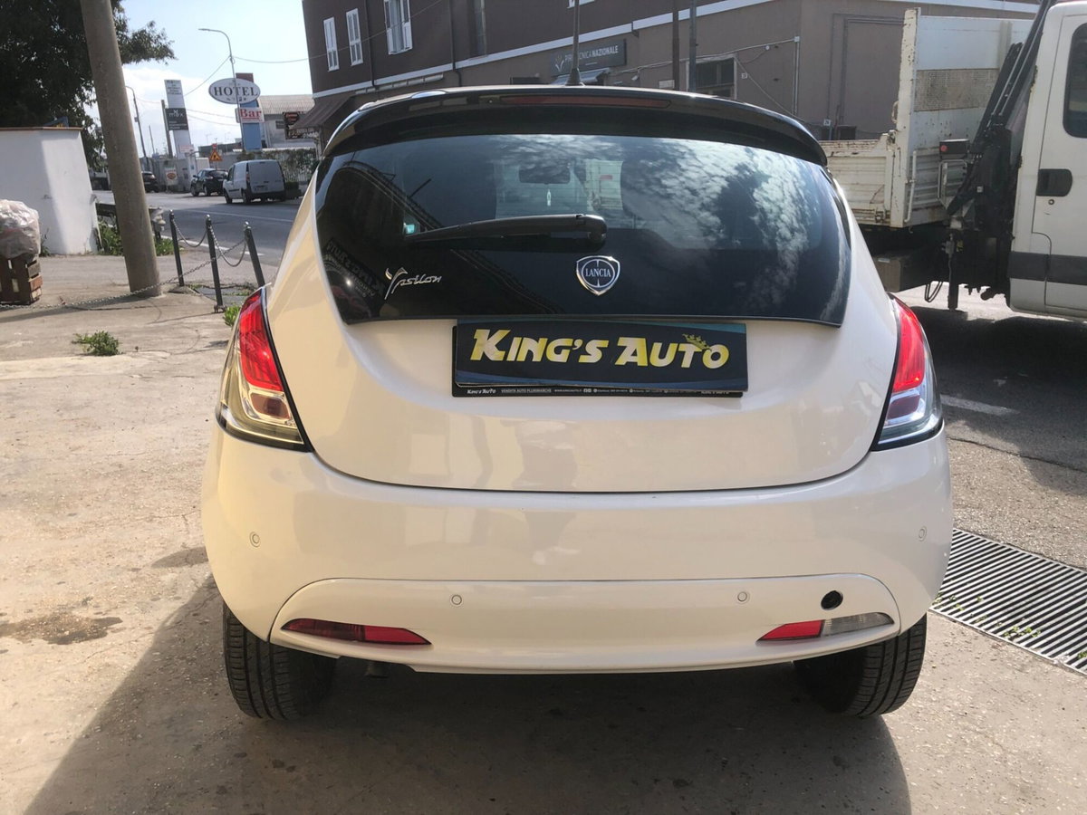 Lancia Ypsilon 0.9 TwinAir 85 CV 5 porte Metano Ecochic Platinum (8)