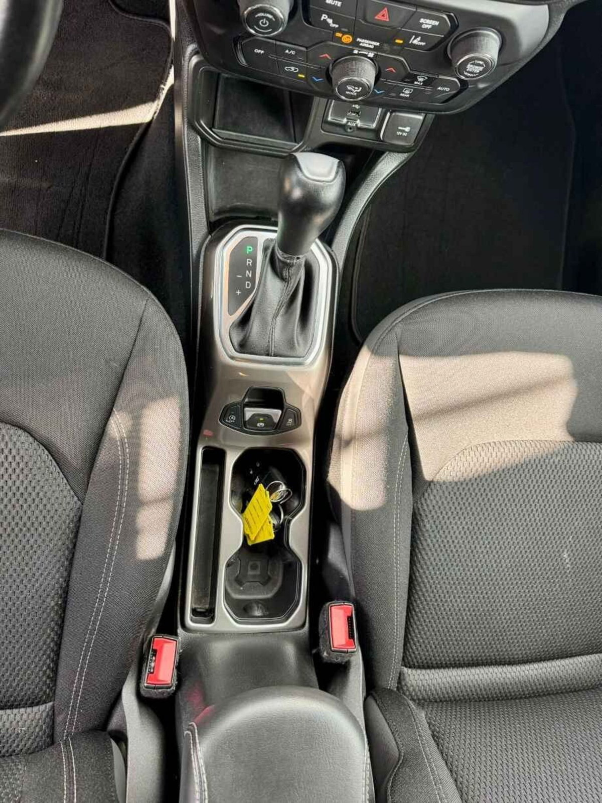 Jeep Renegade 1.3 T4 DDCT Limited (17)