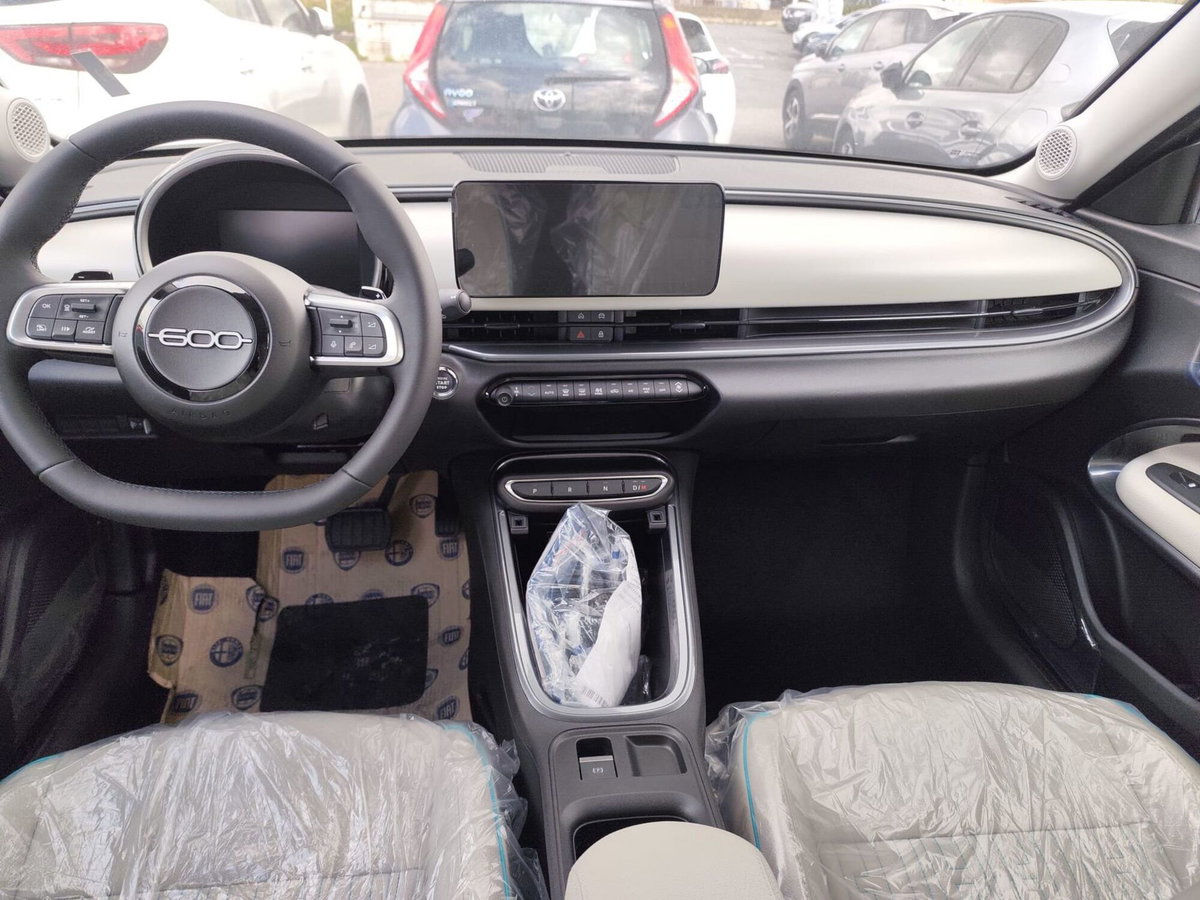 Fiat 600 1.2 hybrid La Prima 110cv auto (10)