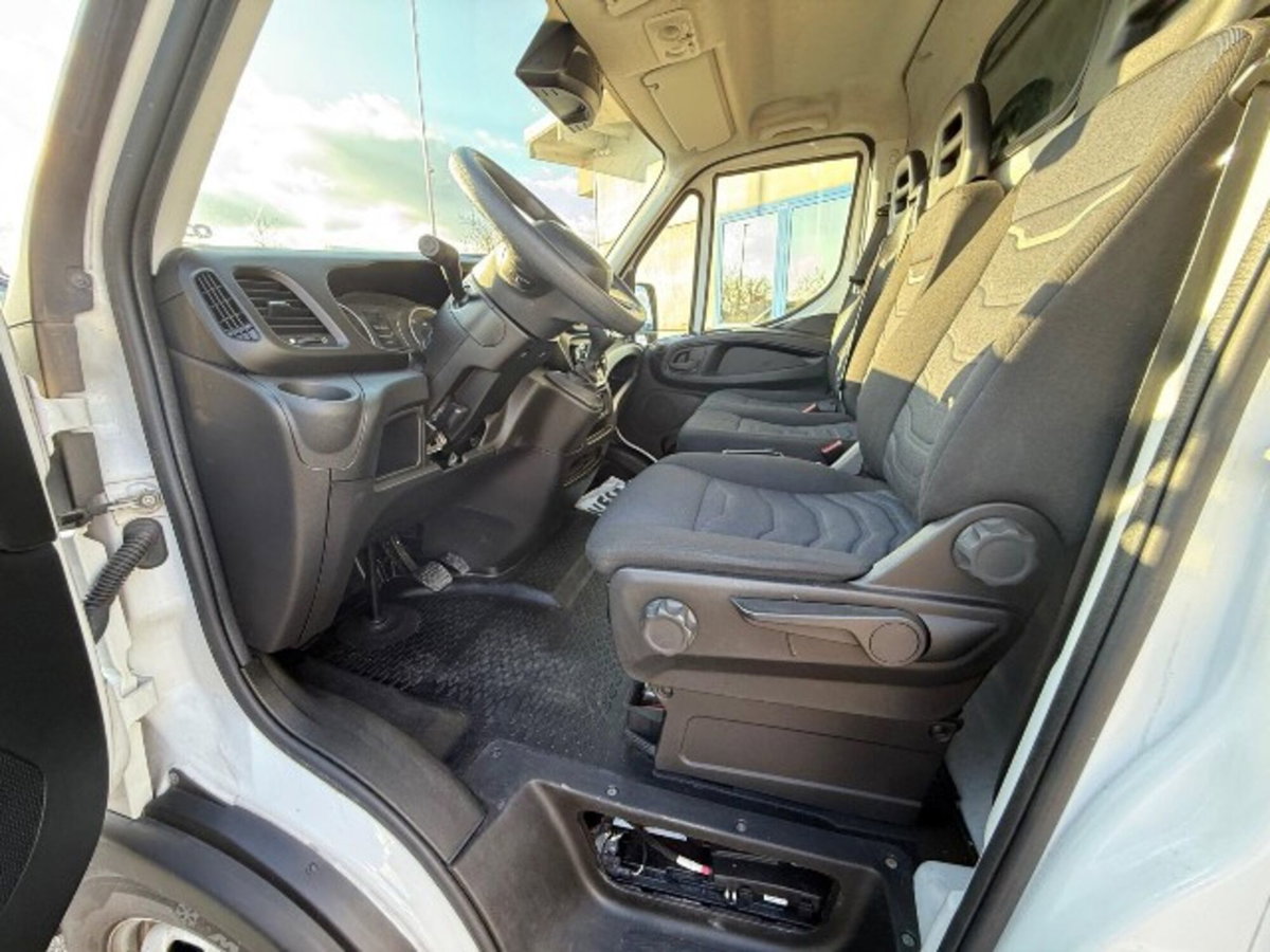 Iveco Daily Telaio 35C16A8 BTor 2.3 HPT PLM-RG Cabinato Hi-Matic (14)