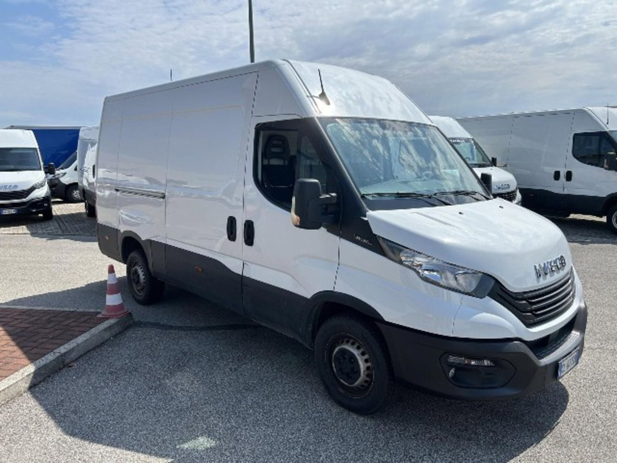 Iveco Daily Telaio 35S14 2.3 HPT PLM Cabinato (4)