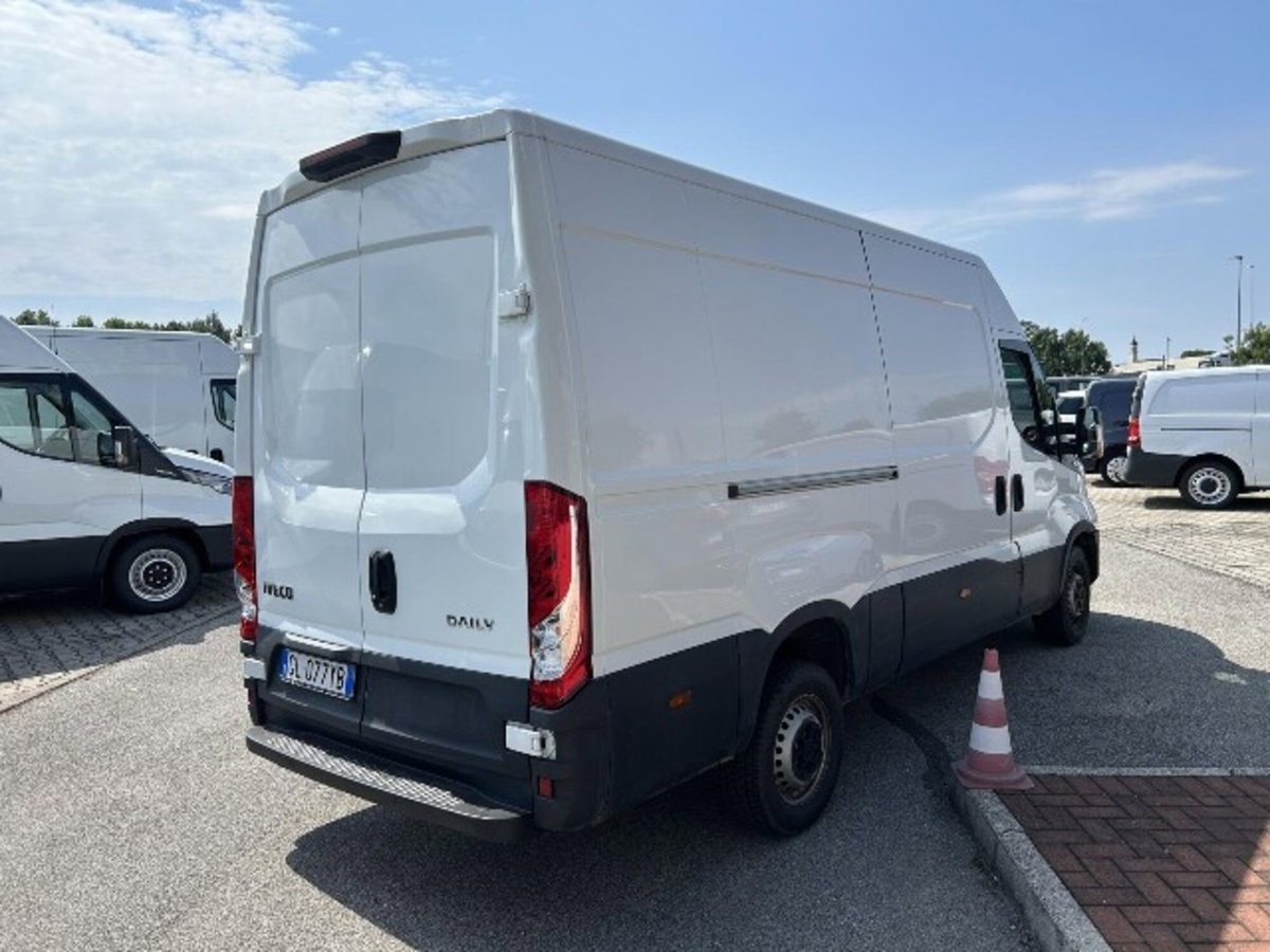 Iveco Daily Telaio 35S14 2.3 HPT PLM Cabinato (6)