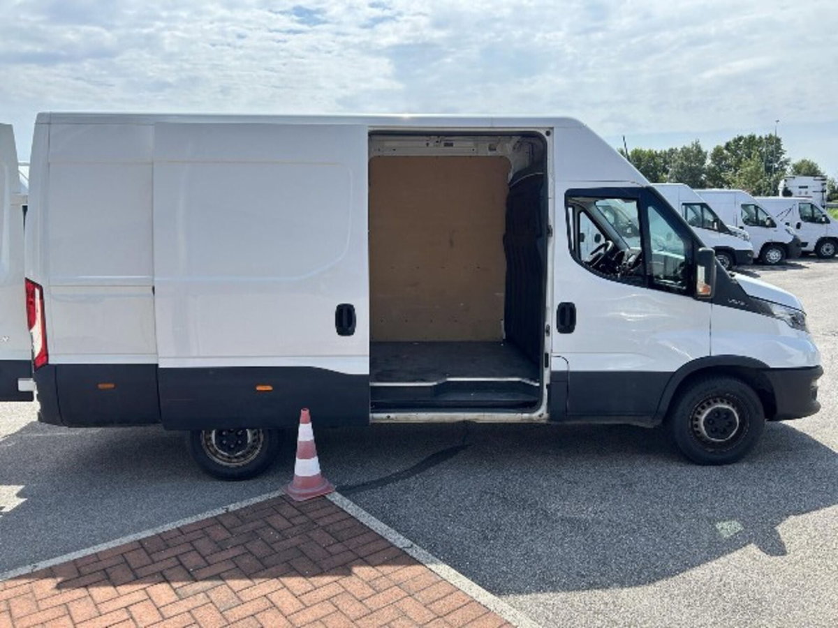 Iveco Daily Telaio 35S14 2.3 HPT PLM Cabinato (8)
