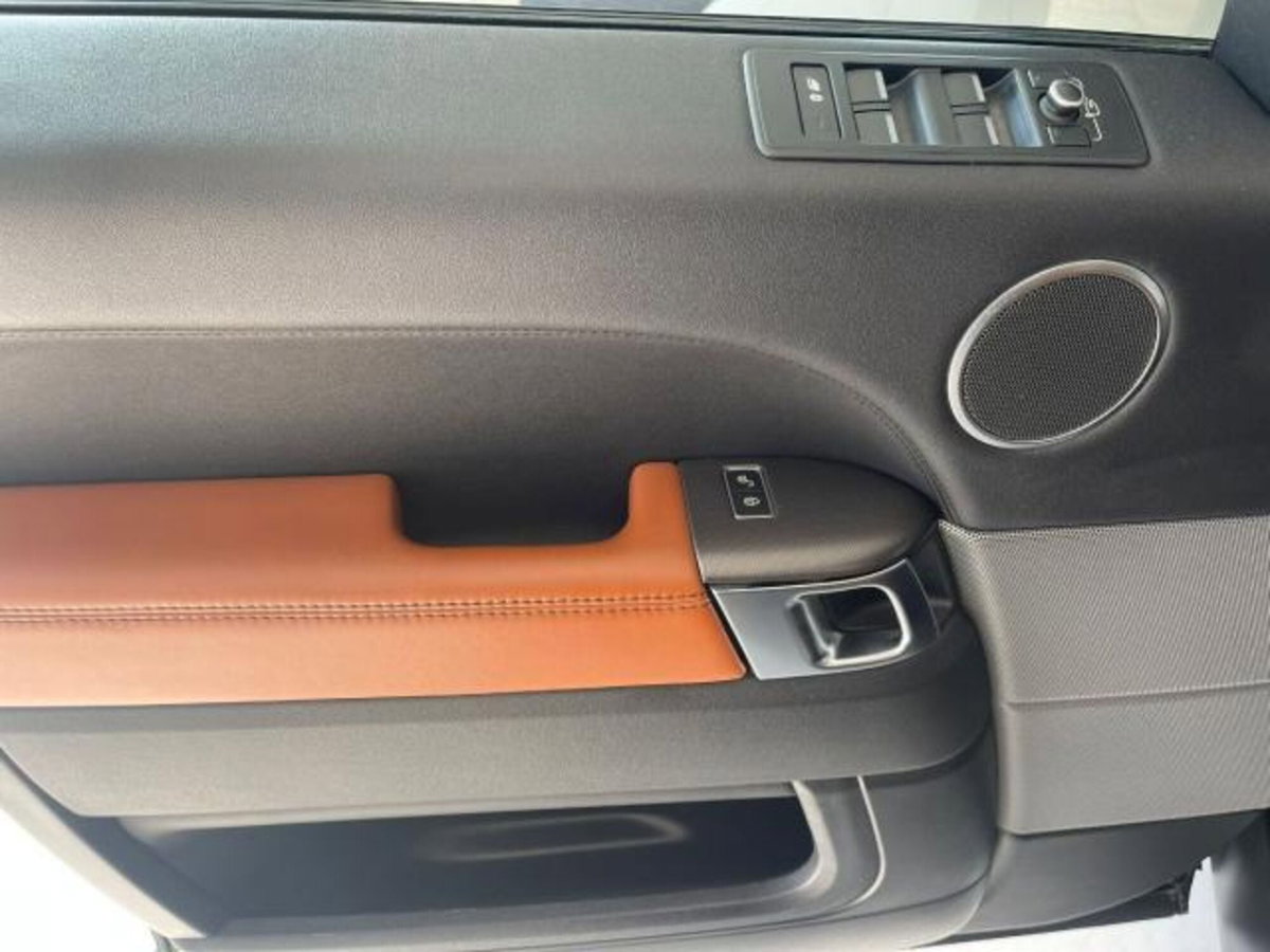 Land Rover Range Rover Sport 3.0 TDV6 SE (15)