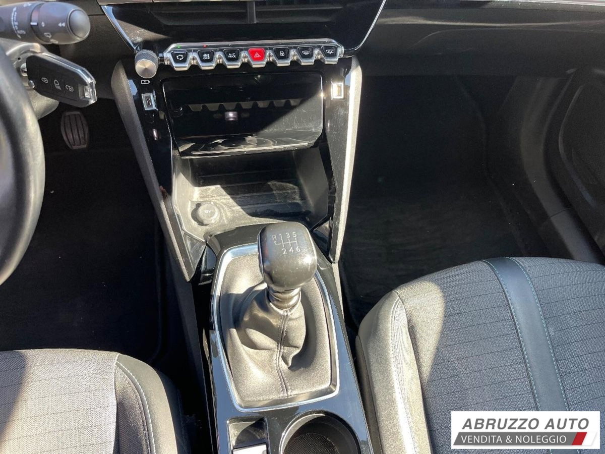 Peugeot 2008 PureTech 100 S&S Allure (11)