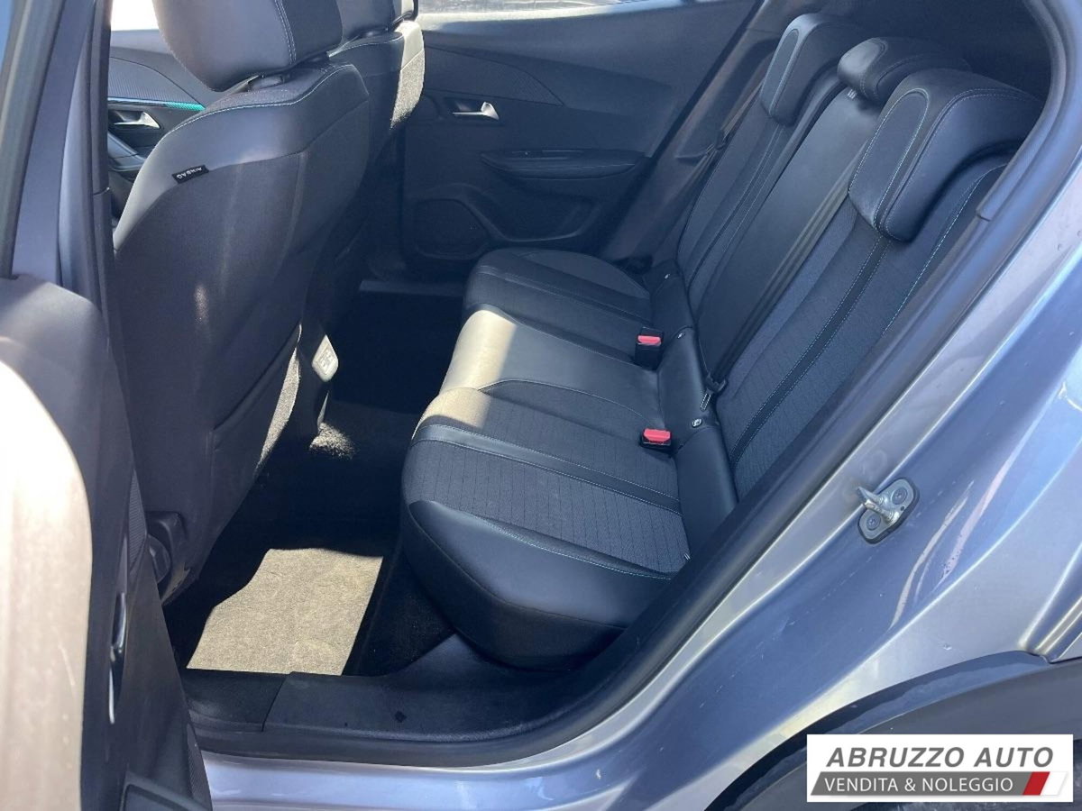 Peugeot 2008 PureTech 100 S&S Allure (14)