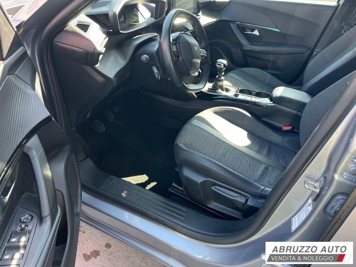 Peugeot 2008 PureTech 100 S&S Allure (8)