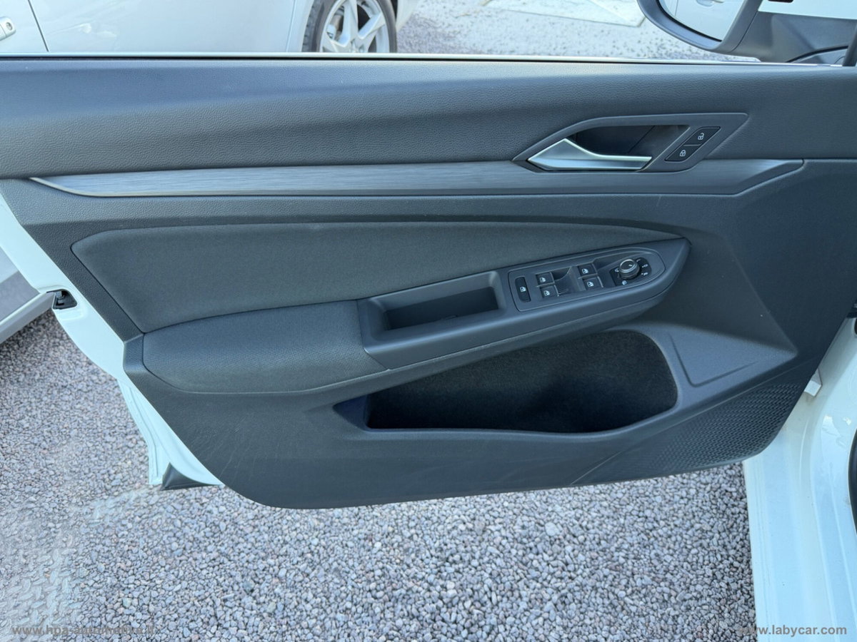 Volkswagen Golf 1.5 tsi Style 150cv (17)