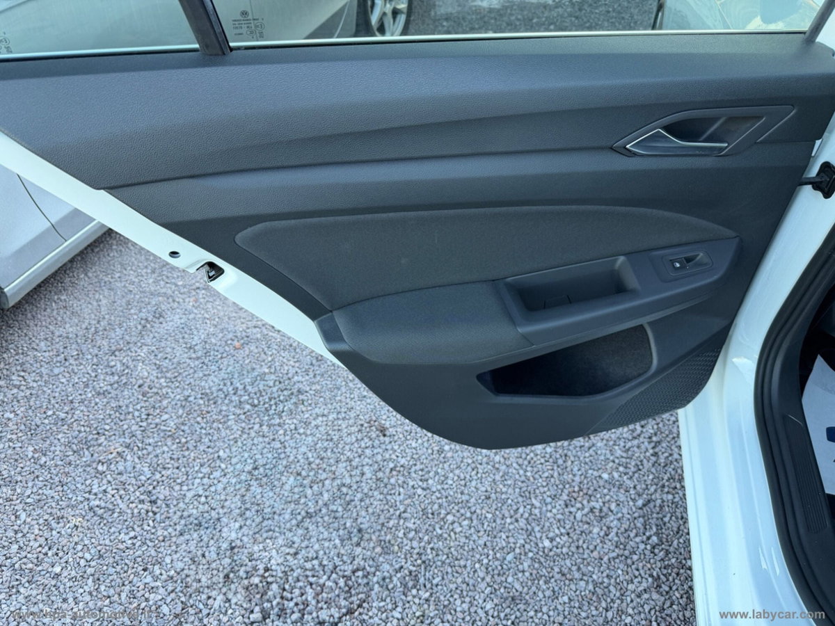 Volkswagen Golf 1.5 tsi Style 150cv (18)